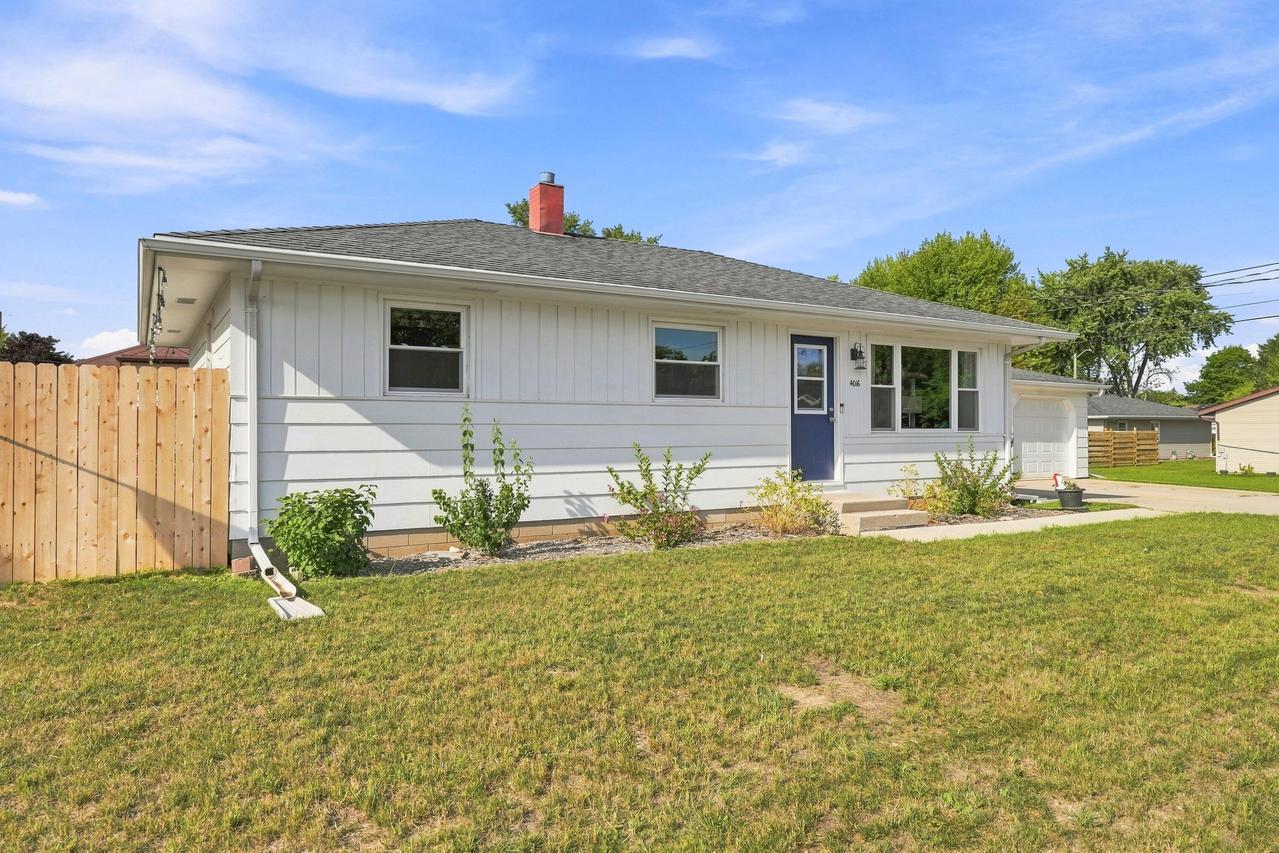 4016 Wildwood Dr, Manitowoc, WI 54220