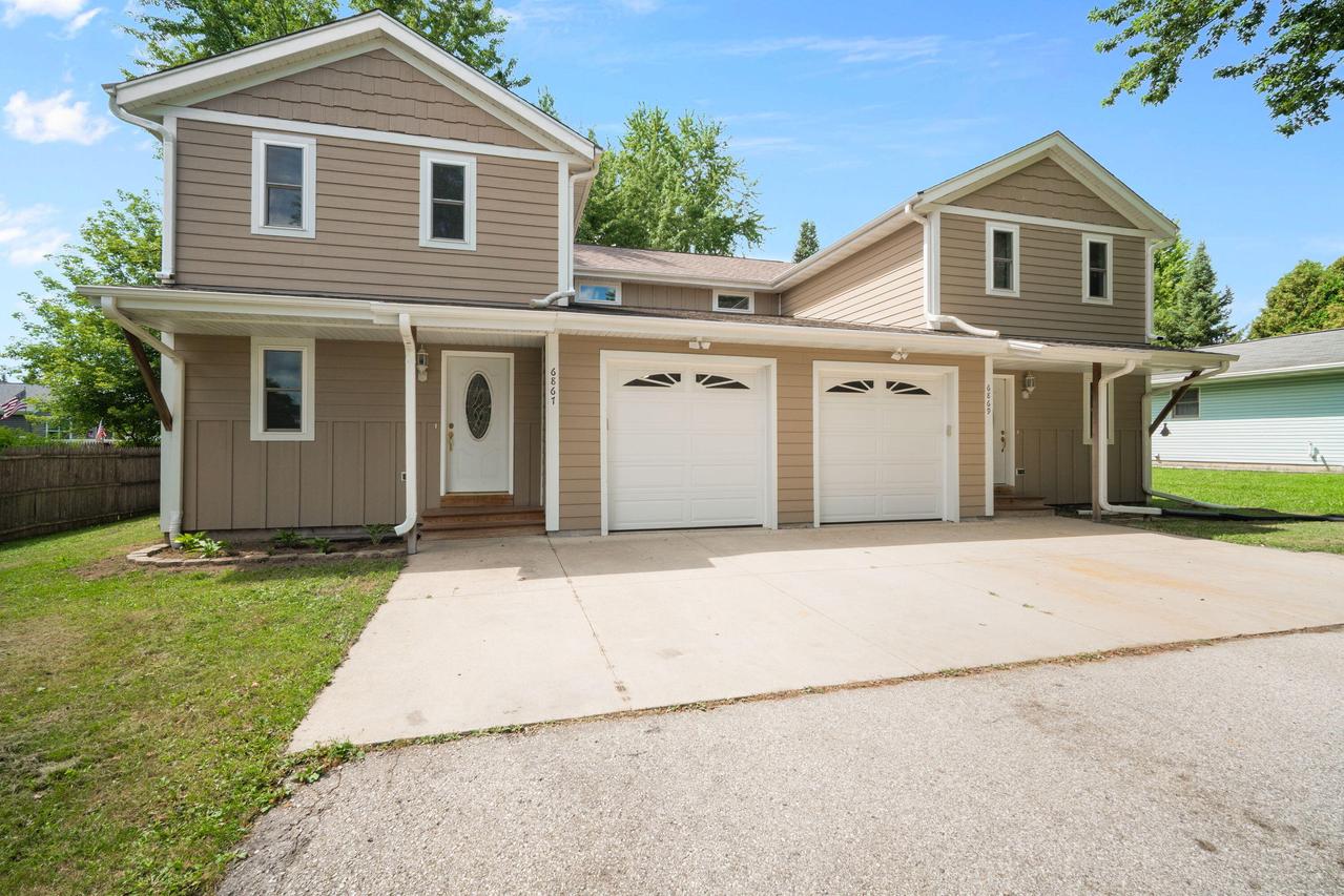 6867 Enge Dr, Newburg, WI 53090