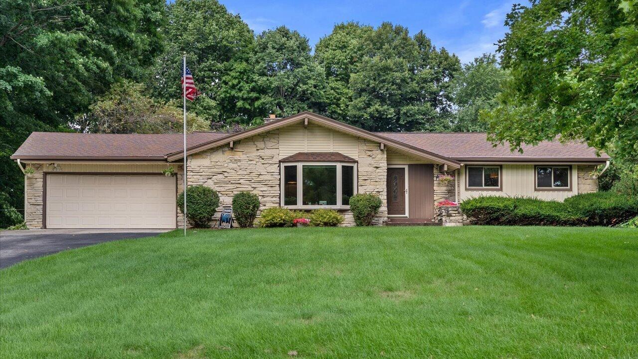 W215N10105 Hickory Dr, Germantown, WI 53017