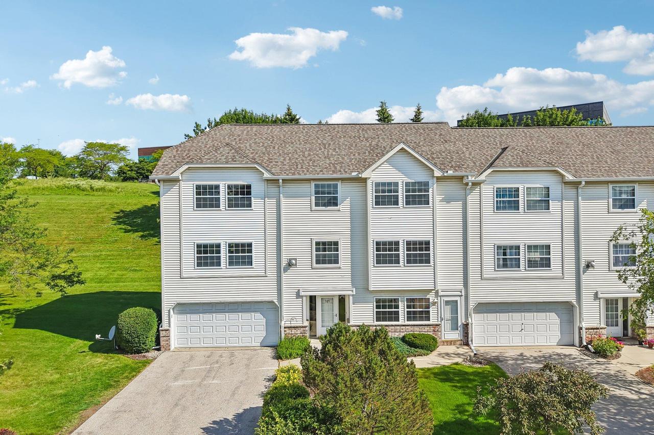 325 Kristin Ct, Brookfield, WI 53045