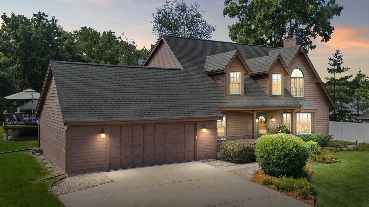 27015 Lorie Dr, Norway, WI 53185