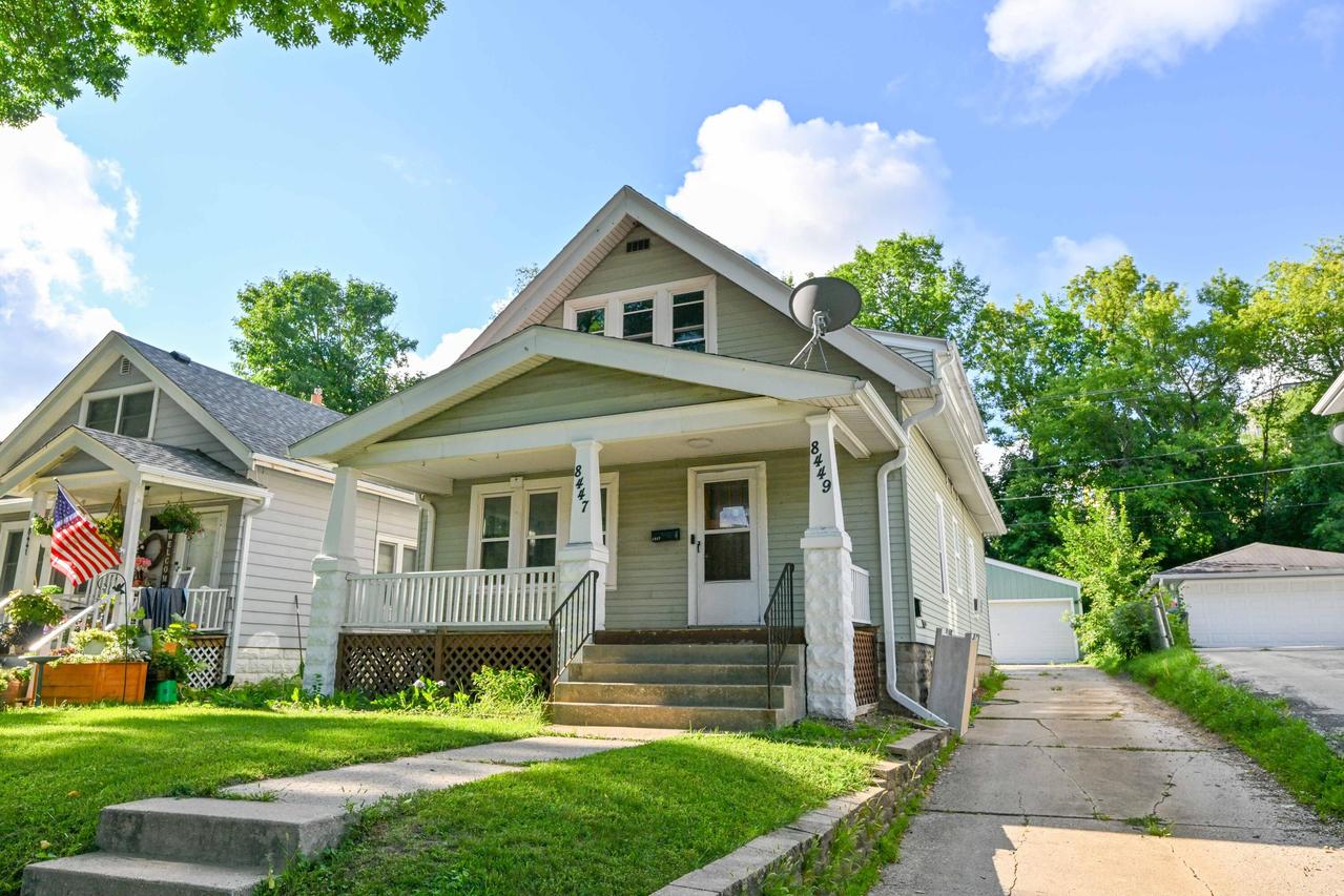 8447 W Maple St #8449, West Allis, WI 53214
