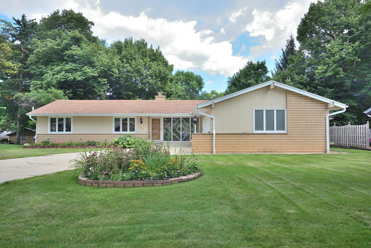 5222 S 20th St, Milwaukee, WI 53221