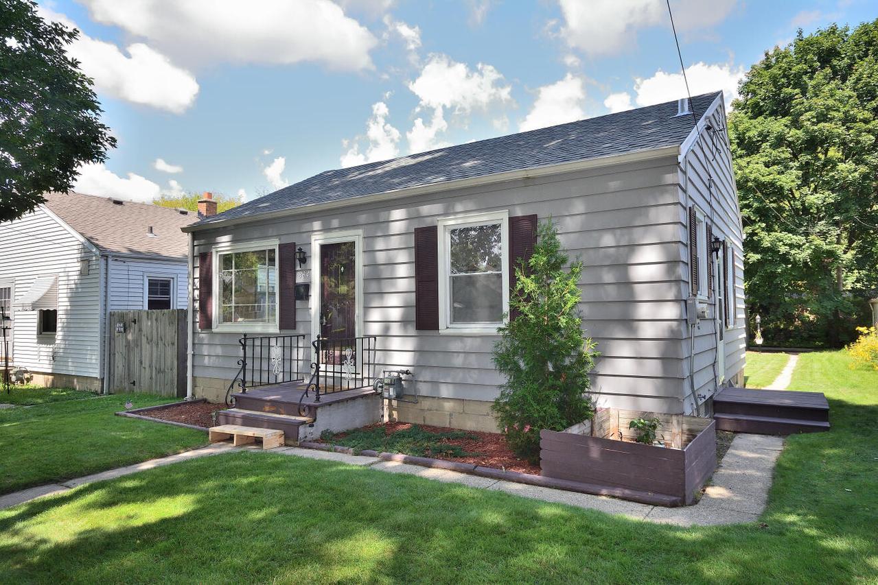 834 E Holt Ave, Milwaukee, WI 53207