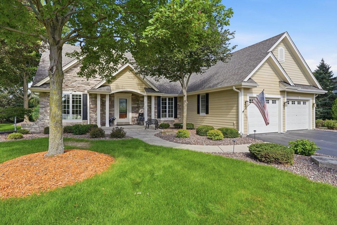 1832 La Belle Springs, Oconomowoc, WI 53066