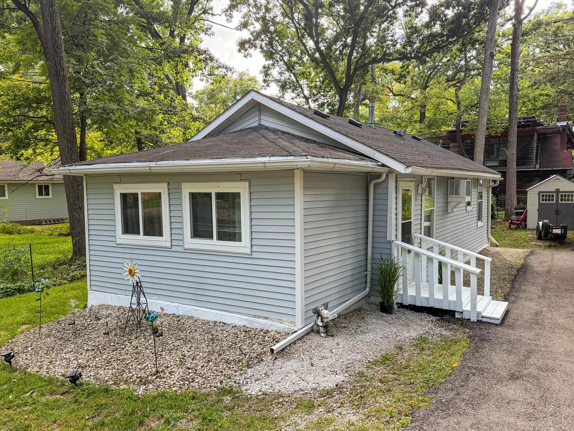 2908 Circle Dr, Burlington, WI 53105