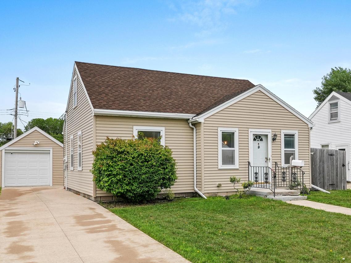 419 S 30th St, Manitowoc, WI 54220