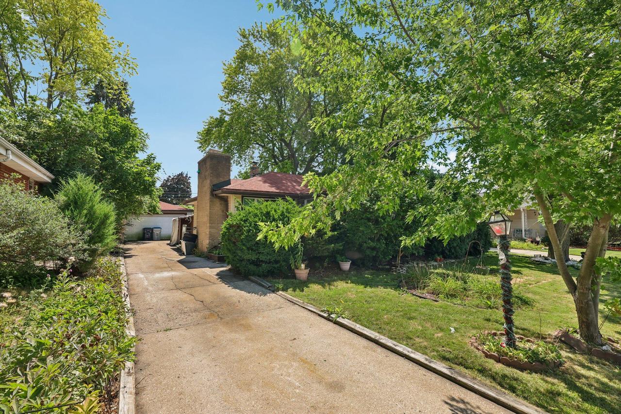 10611 W Silver Spring, Milwaukee, WI 53225