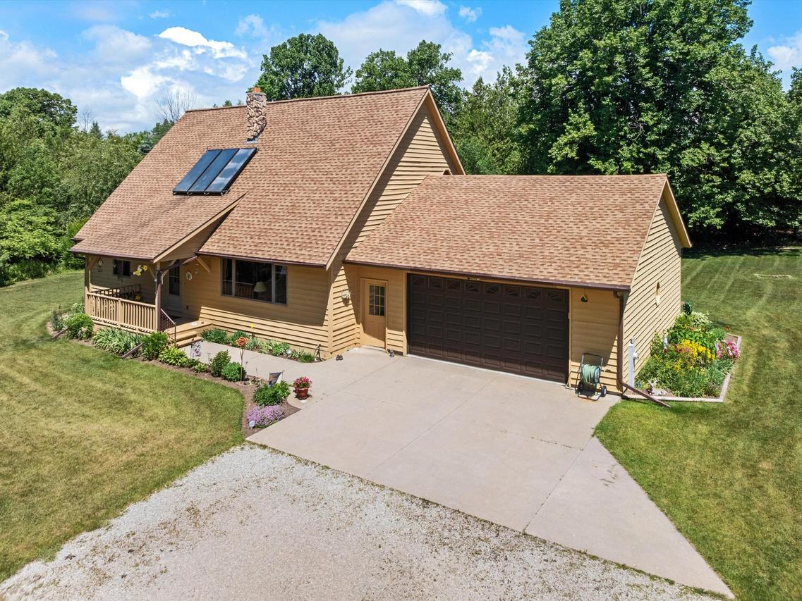 3418 W Twin Ln, Kossuth, WI 54241