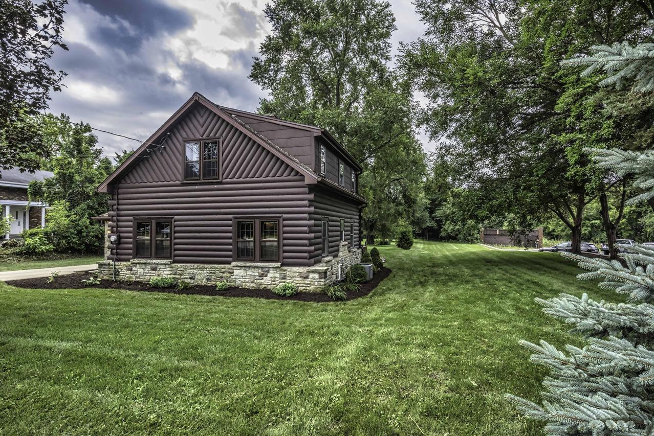 1541 E Racine Ave, Waukesha, WI 53186