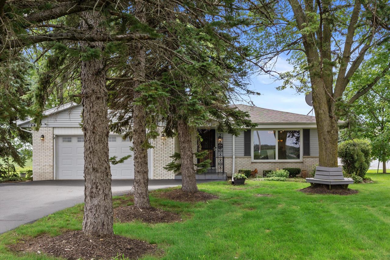 20511 93rd St, Bristol, WI 53104