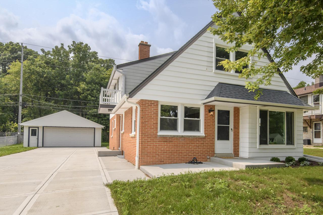 3708 9th Ave, South Milwaukee, WI 53172