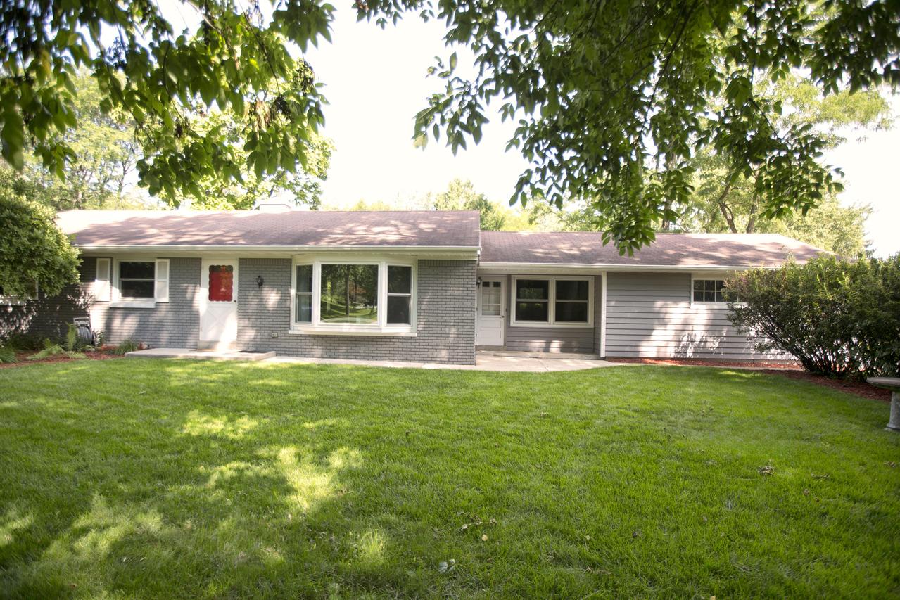11800 Timberline Ln, Hales Corners, WI 53130