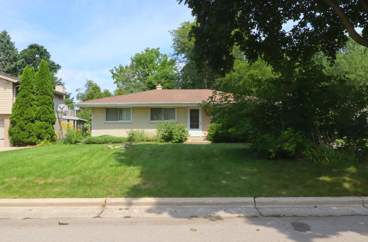 3412 W Wanda Ave, Milwaukee, WI 53221