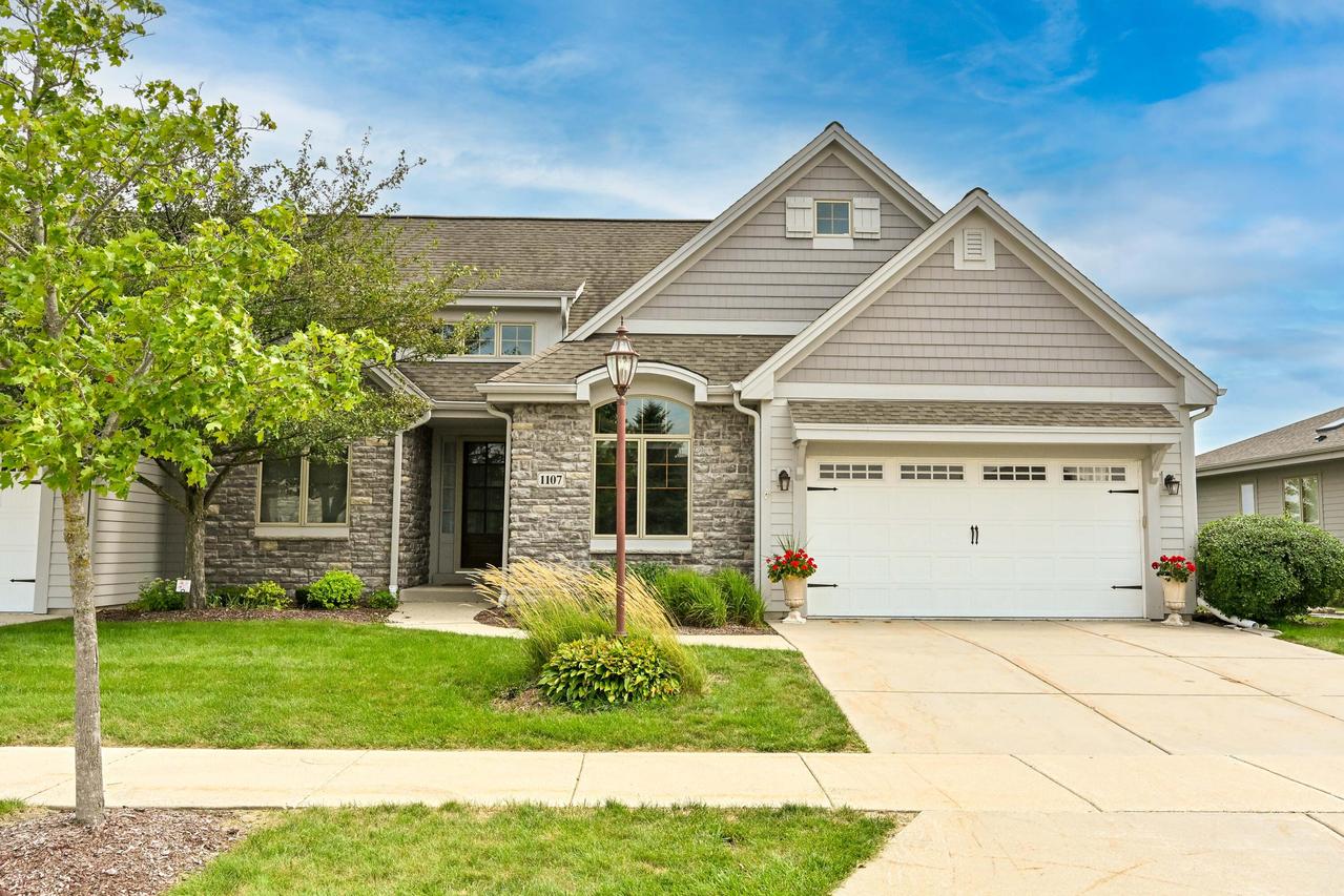 1107 Woodland Hills #B, Waukesha, WI 53188