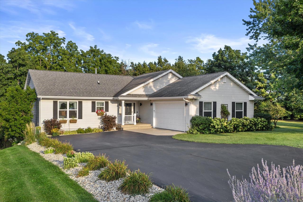 8601 221st Ave, Salem Lakes, WI 53168