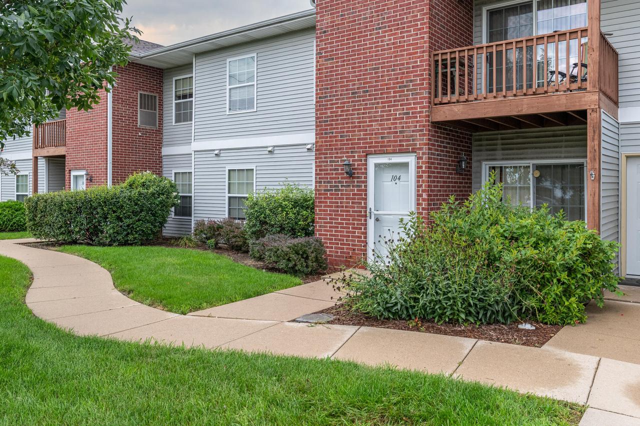 210 E Remer Rd #104, Elkhorn, WI 53121