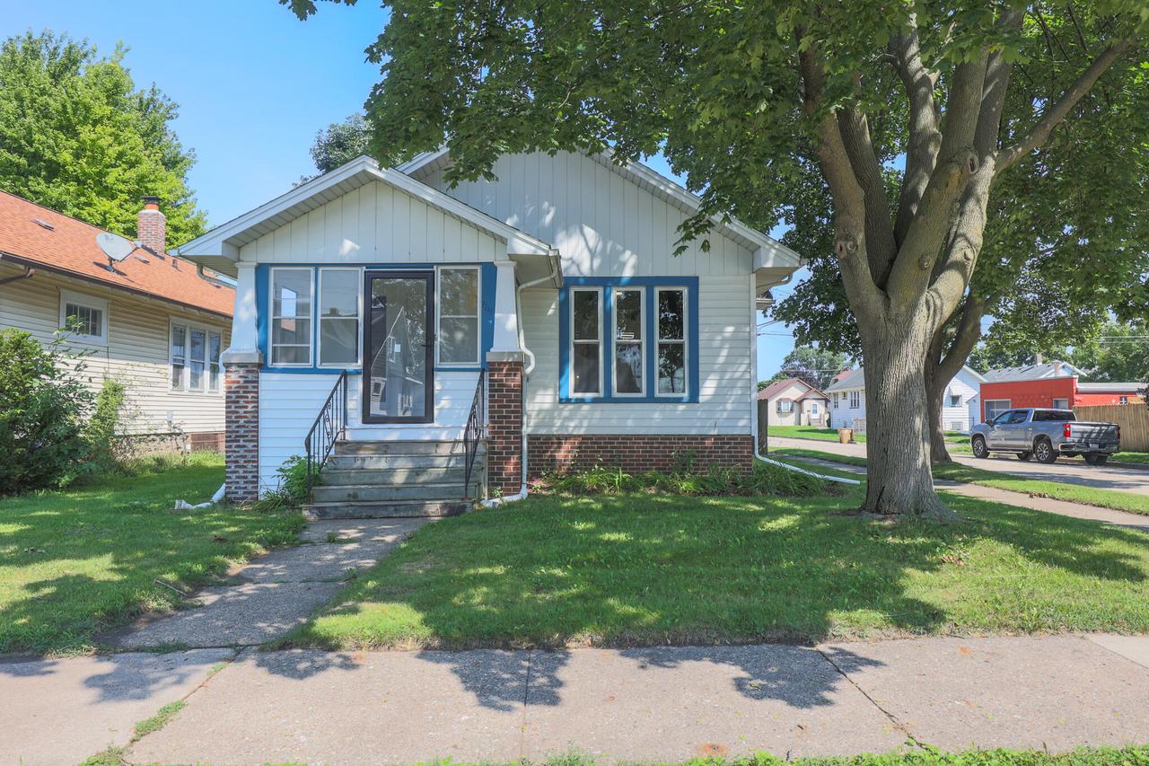 7215 32nd Ave, Kenosha, WI 53142