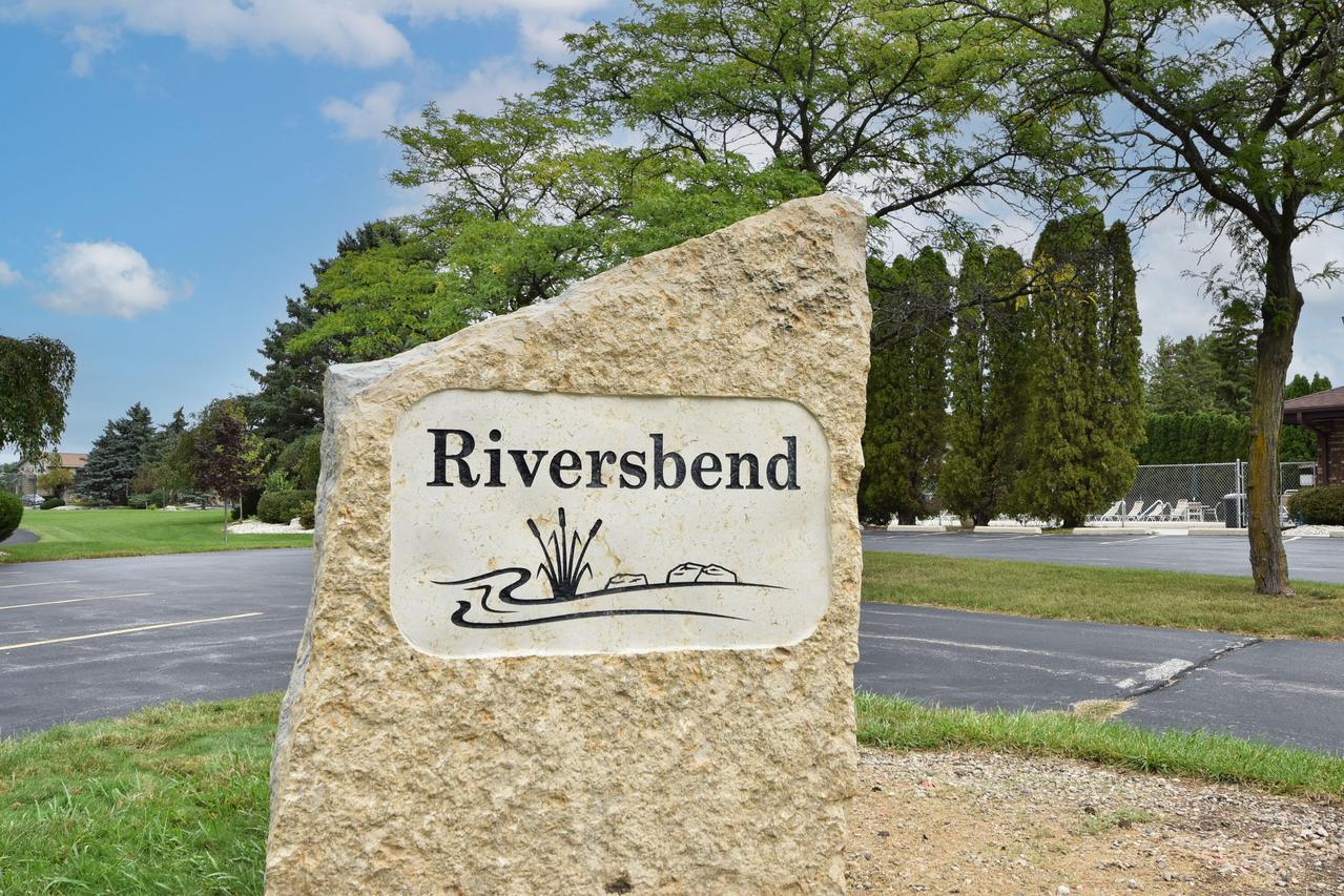 W177N9765 Riversbend Cir, Germantown, WI 53022