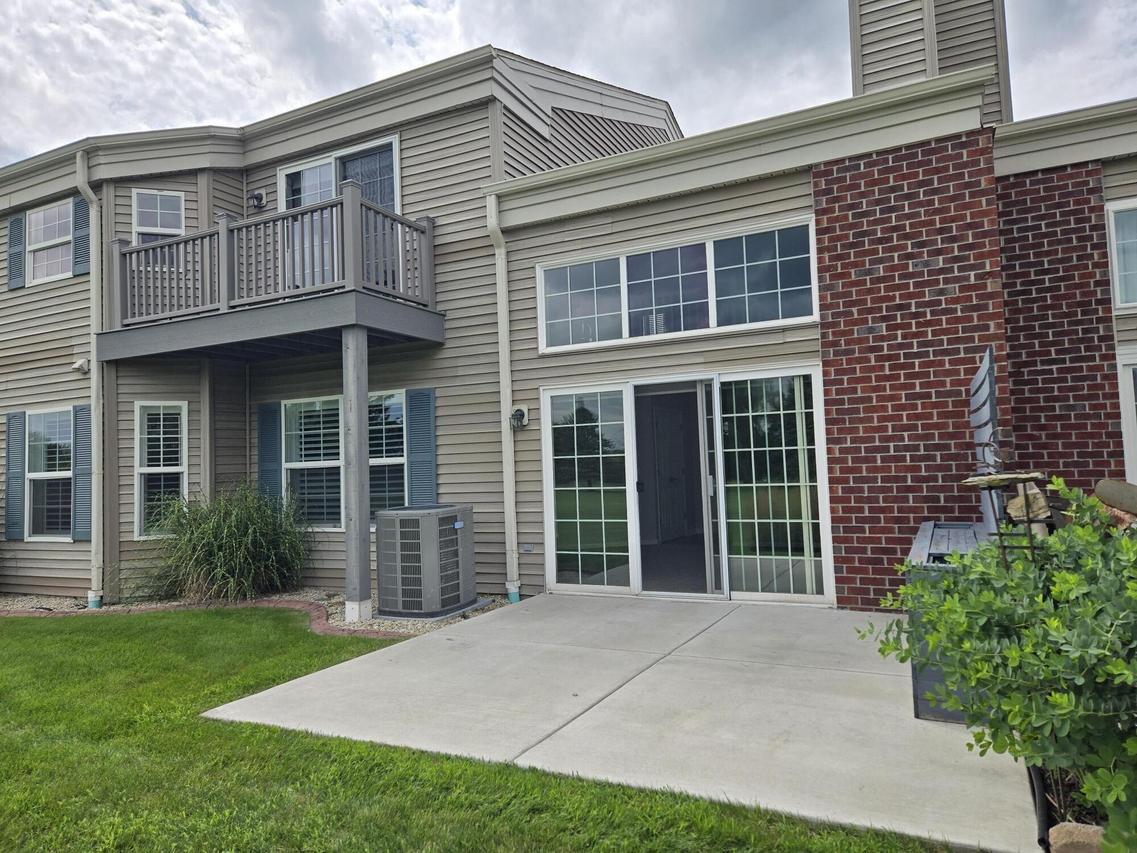 N15W26510 Golf View #G, Pewaukee, WI 53072