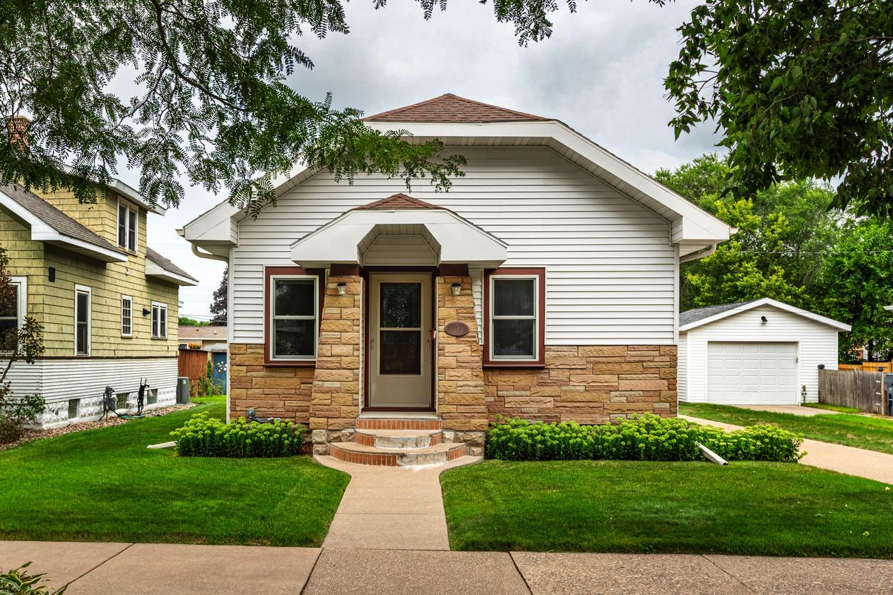 1633 Hyde Ave, La Crosse, WI 54601