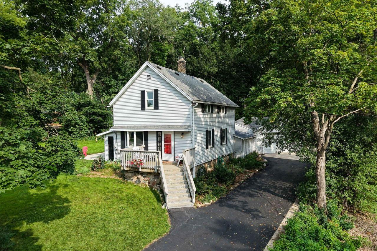 12500 Knoll Rd, Elm Grove, WI 53122