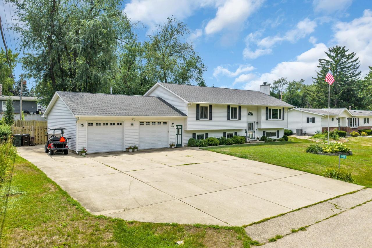 39231 92nd St, Genoa City, WI 53128