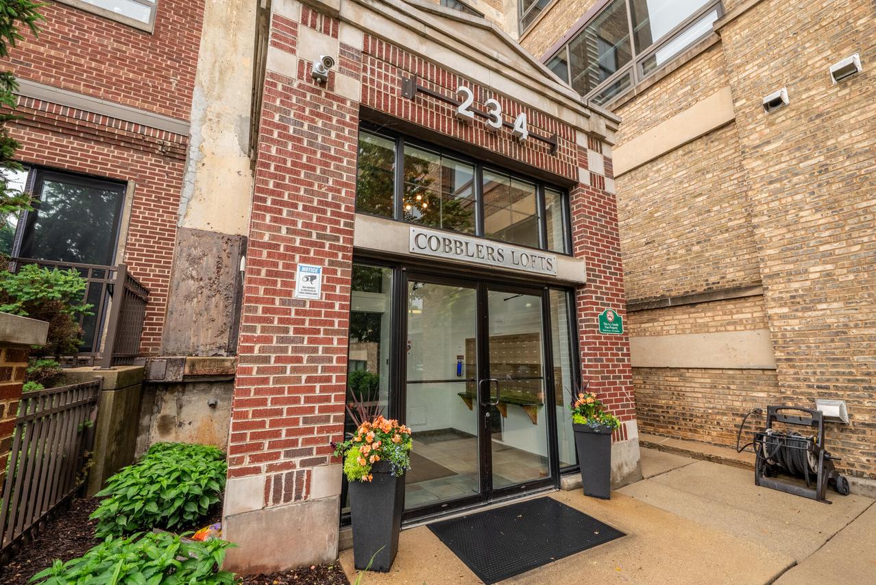234 E Reservoir Ave #404, Milwaukee, WI 53212