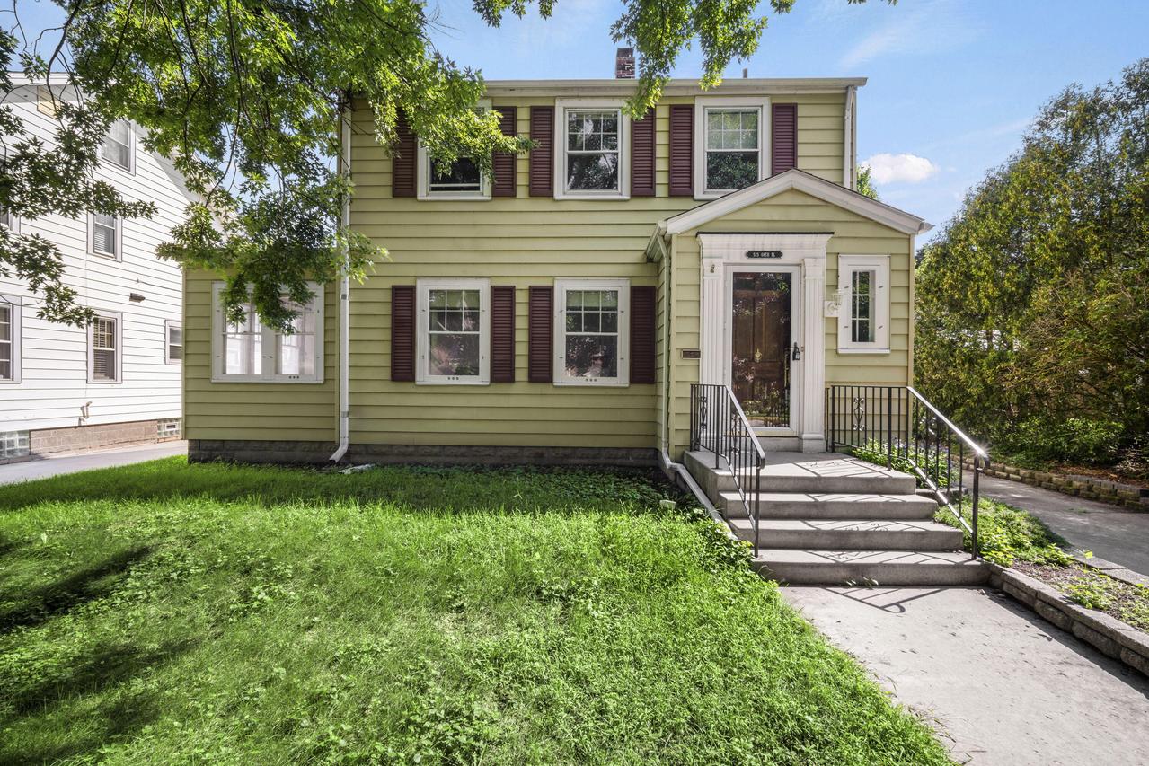 525 68th Pl, Kenosha, WI 53143