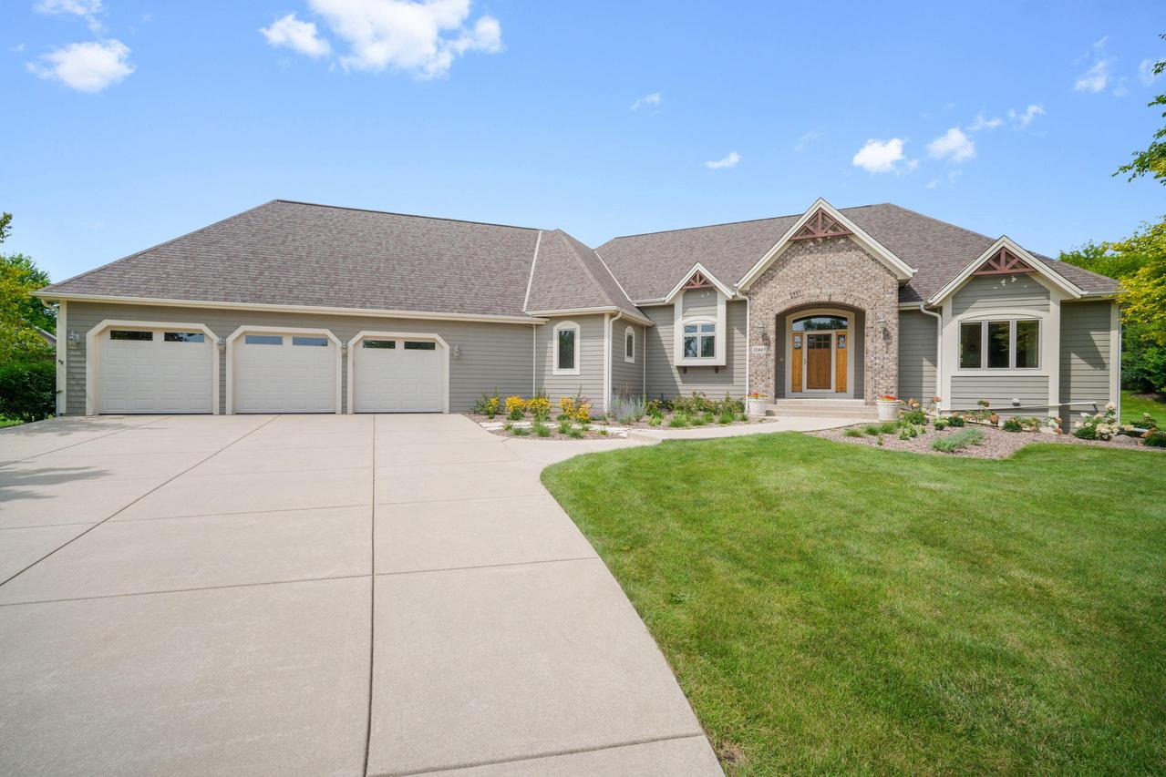 13445 N Laurel Ln, Mequon, WI 53097