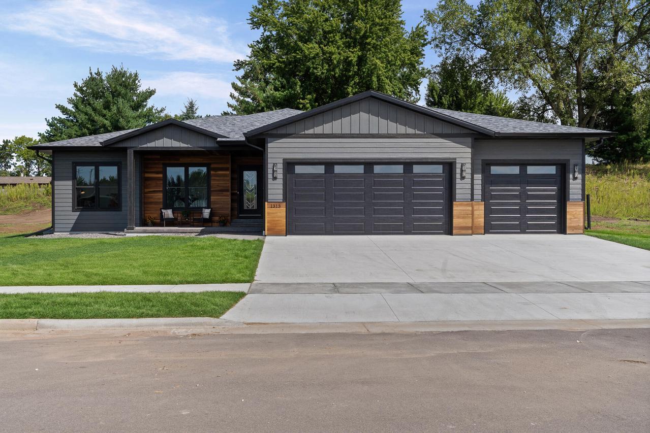 1313 Leo Dr, Holmen, WI 54636