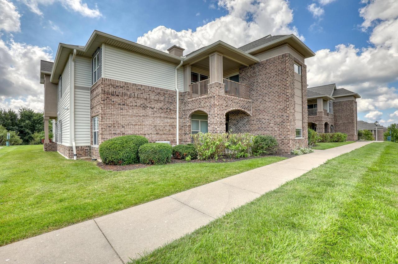 2933 W Drexel Ave #506, Franklin, WI 53132