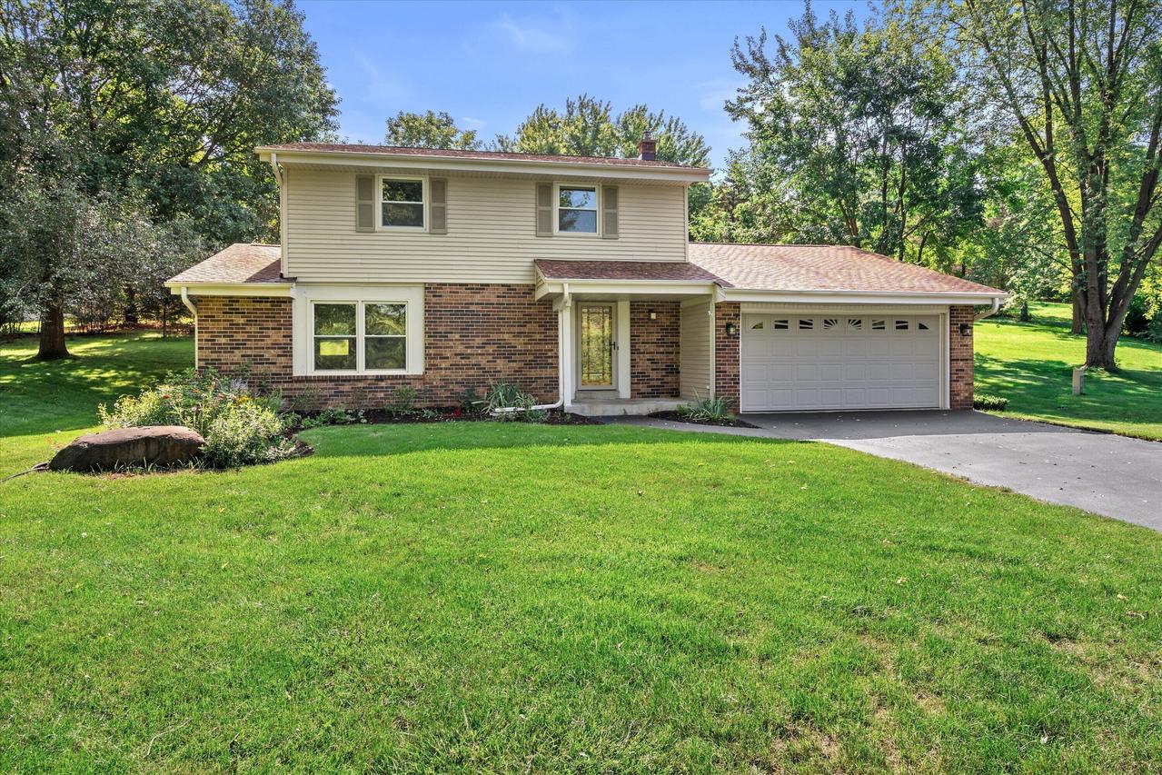 W277S4070 Green Country Rd, Waukesha, WI 53189