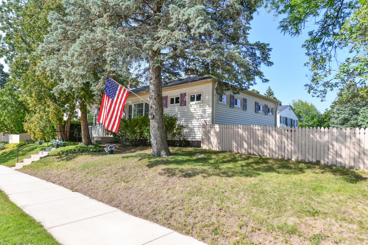 860 Genesee St #862, Waukesha, WI 53186