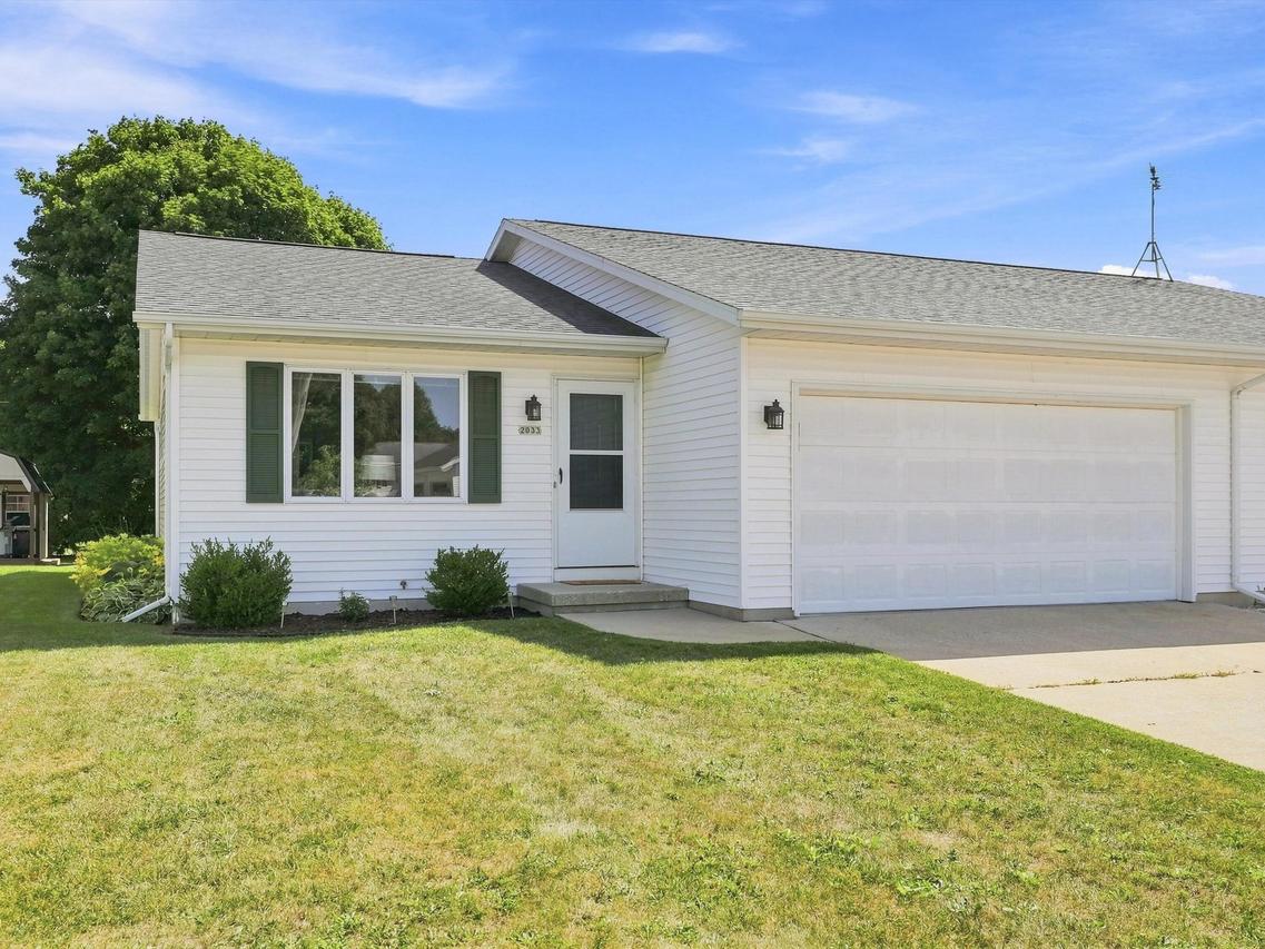 2033 Kellner St, Manitowoc, WI 54220