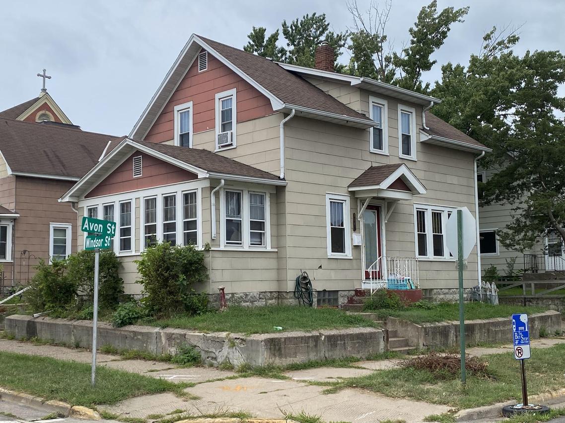 1103 Avon St, La Crosse, WI 54603