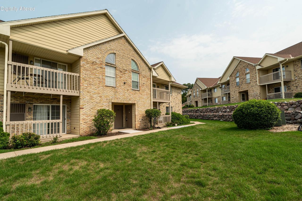 4887 Easy St #16, Delafield, WI 53029