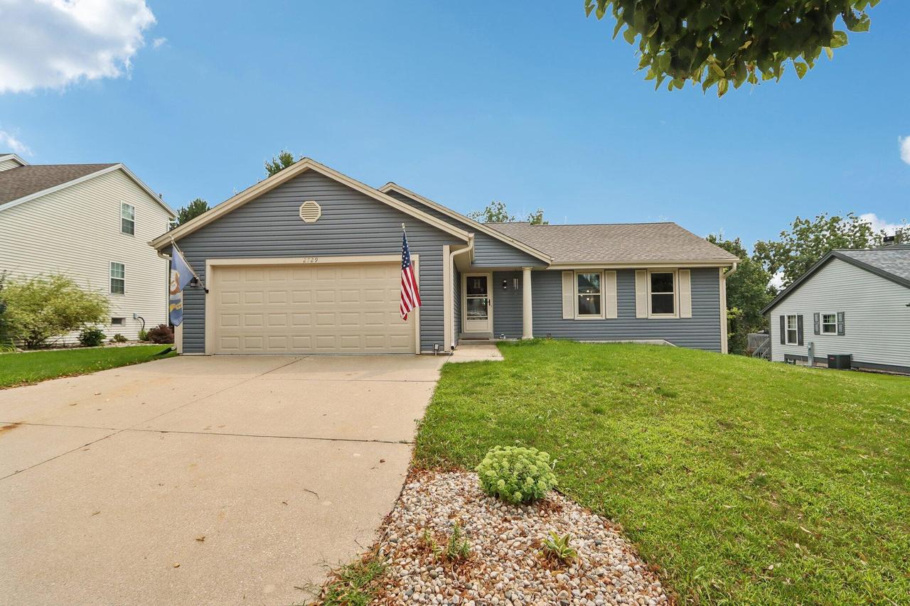 2729 Brighton Dr, Waukesha, WI 53188