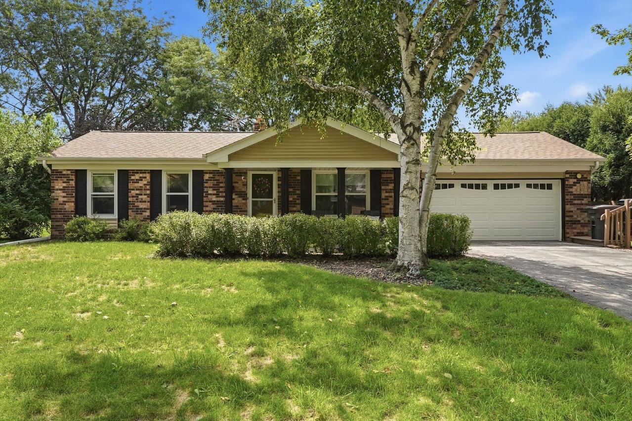 107 Shepard Ct, Mukwonago, WI 53149