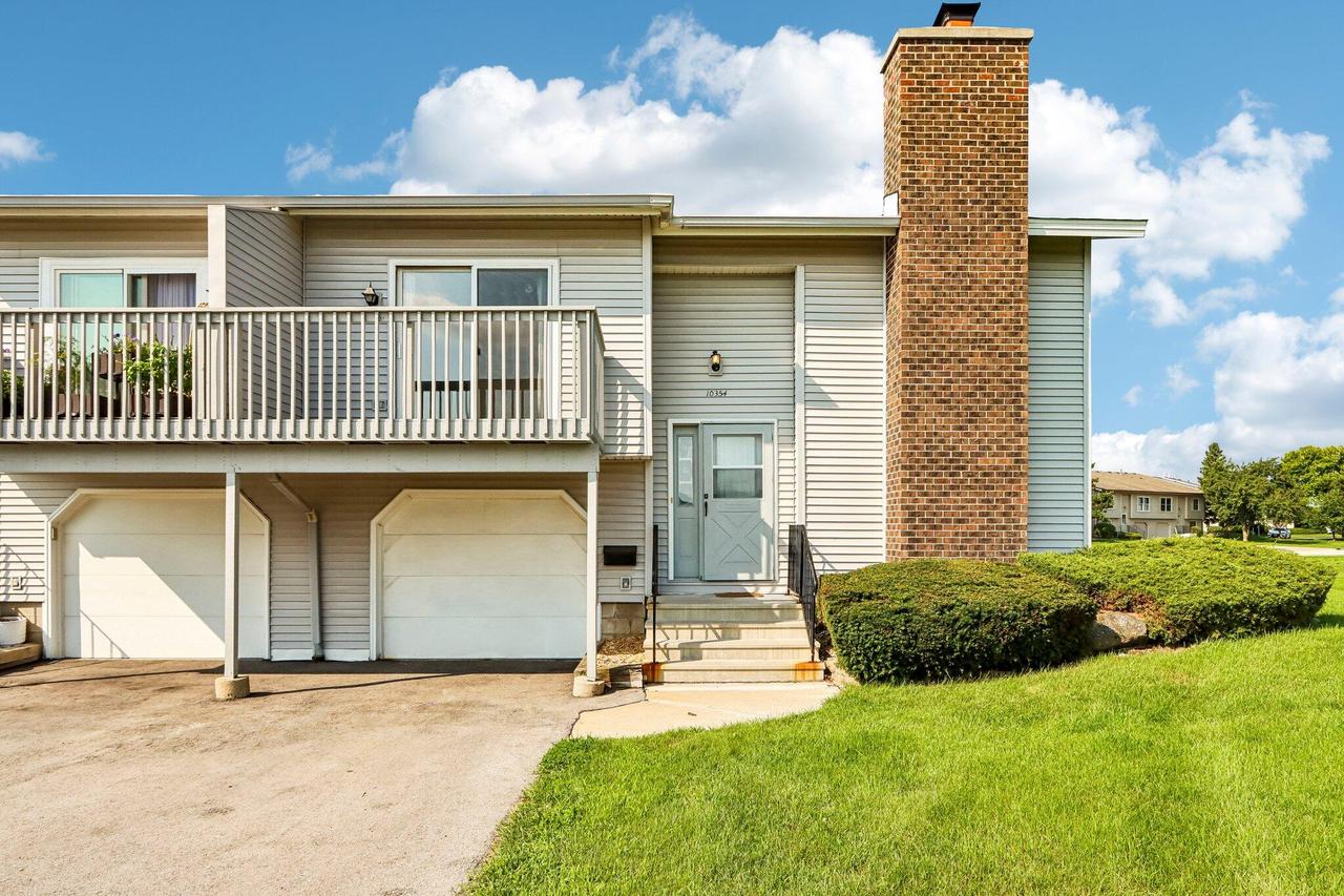10354 W Parkwood Dr, Franklin, WI 53132