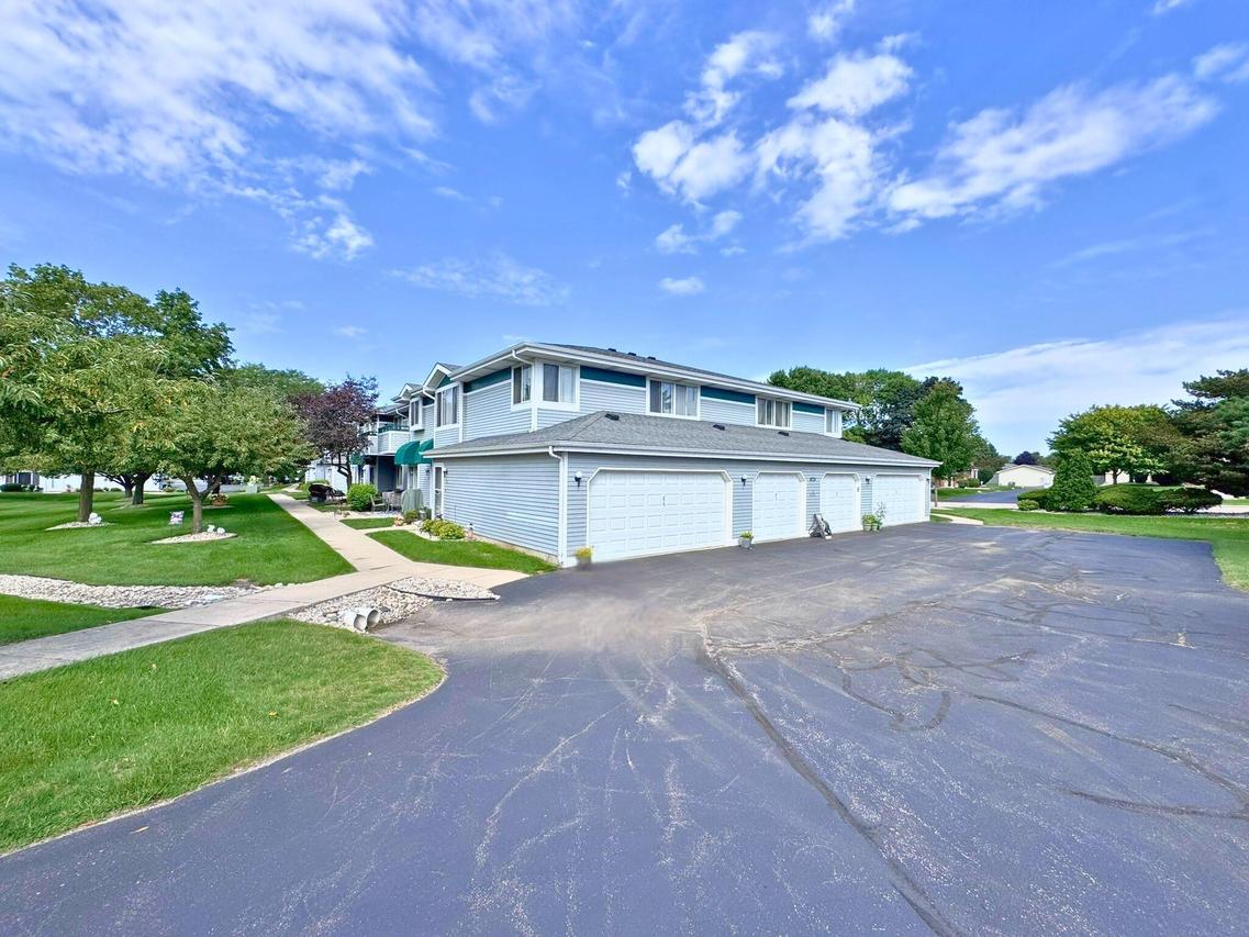6731 Mariner Dr #E-6, Mount Pleasant, WI 53406