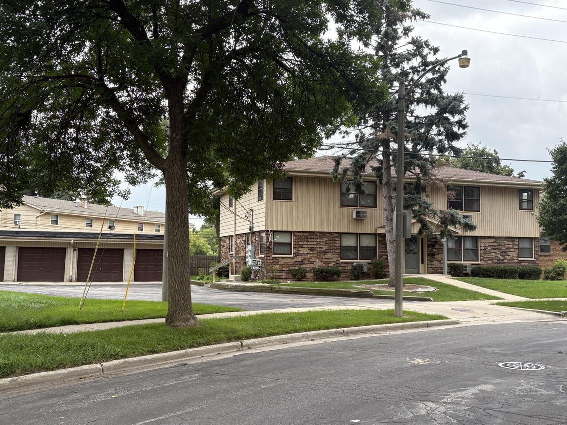 4276 S 14th St, Milwaukee, WI 53221
