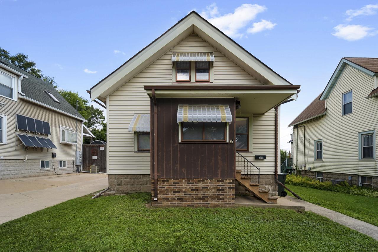 1218 S 64th St, West Allis, WI 53214