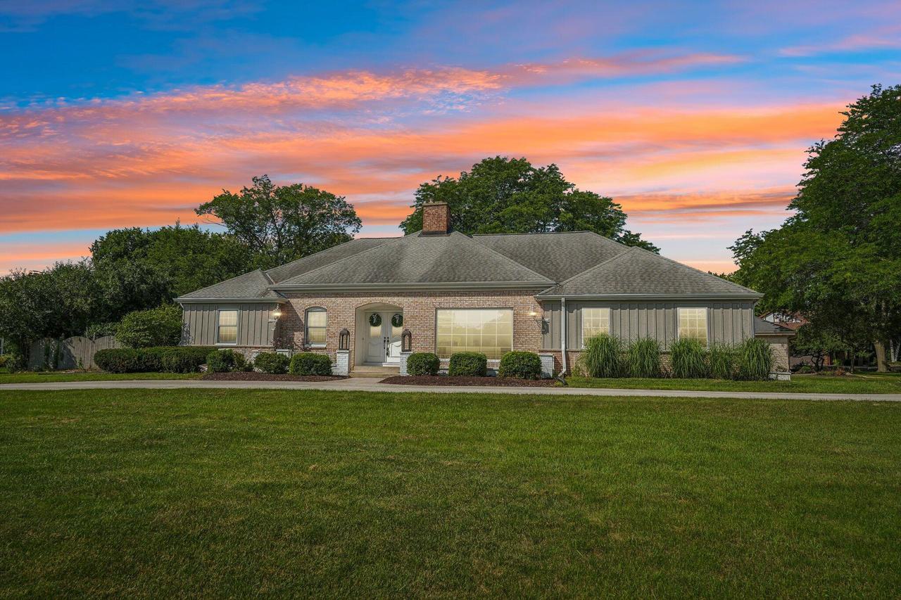 2135 Michelle Dr, Brookfield, WI 53045