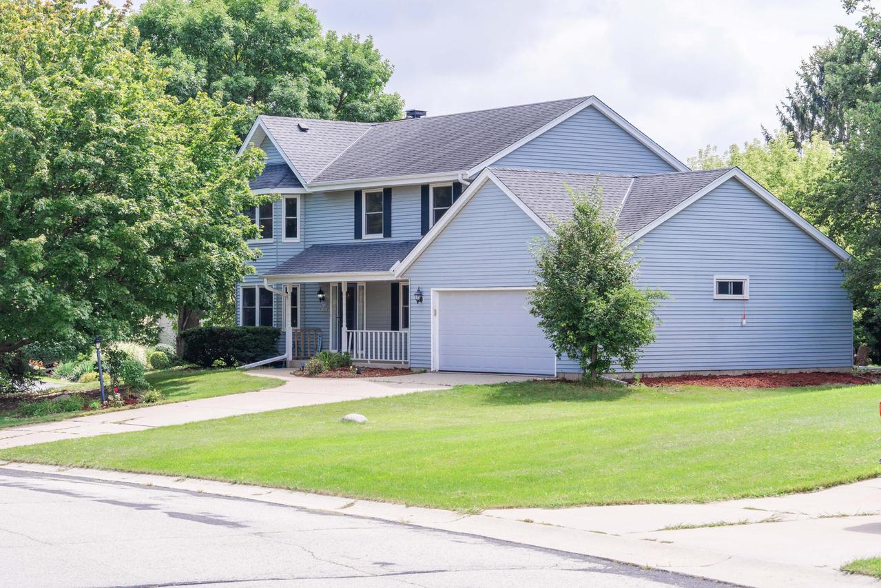 N102W15801 Flintlock Trl, Germantown, WI 53022