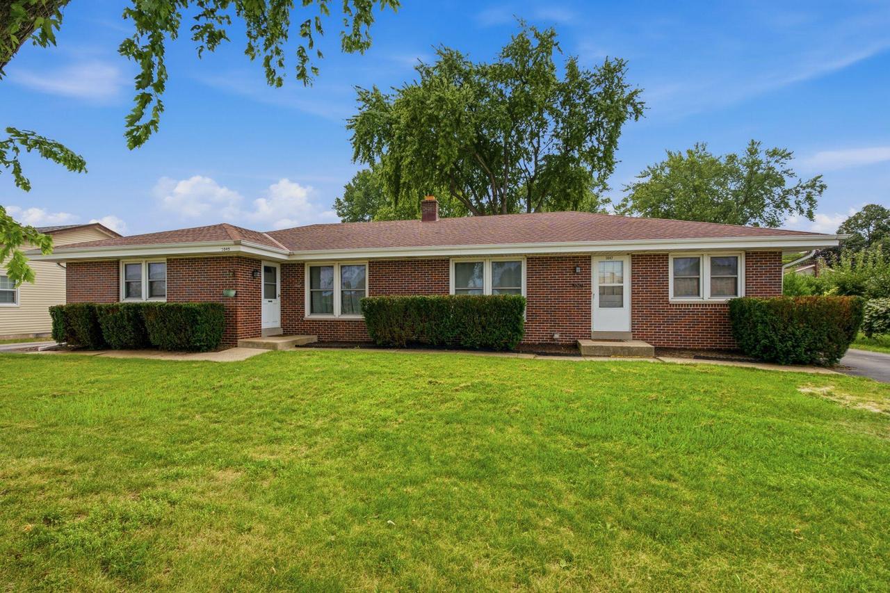 1045 W Sunset Dr #1047, Waukesha, WI 53189