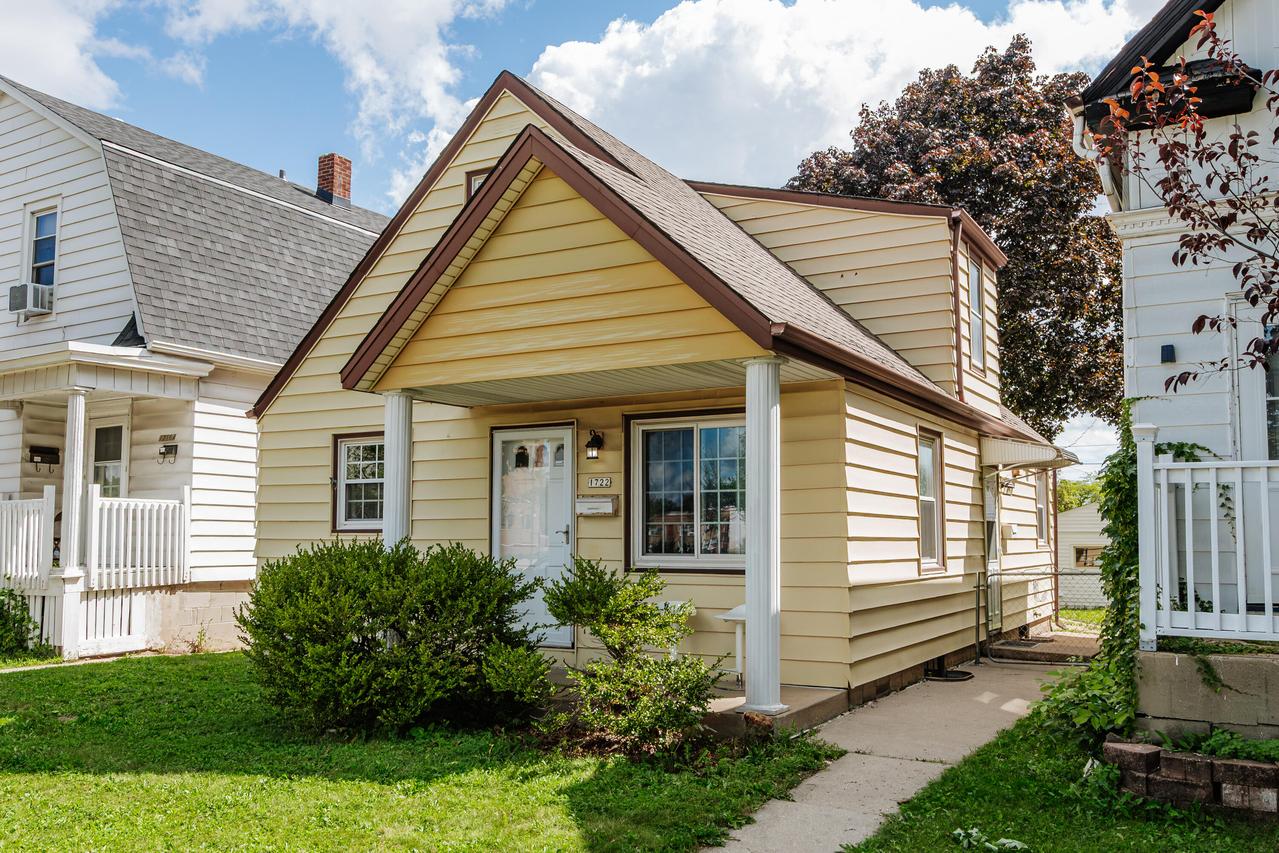1722 S 76th St, West Allis, WI 53214