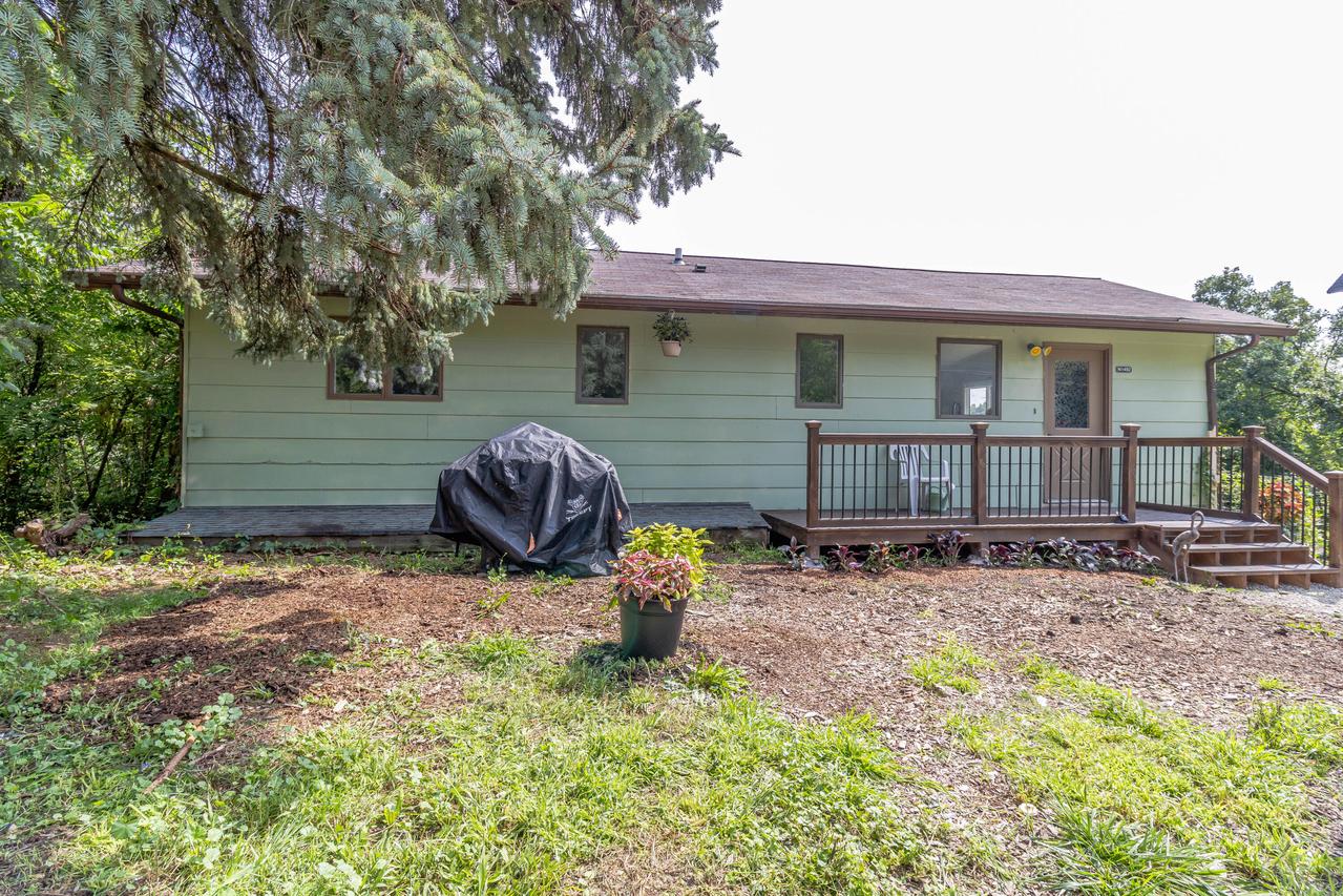 N1492 Clover Rd, Bloomfield, WI 53147
