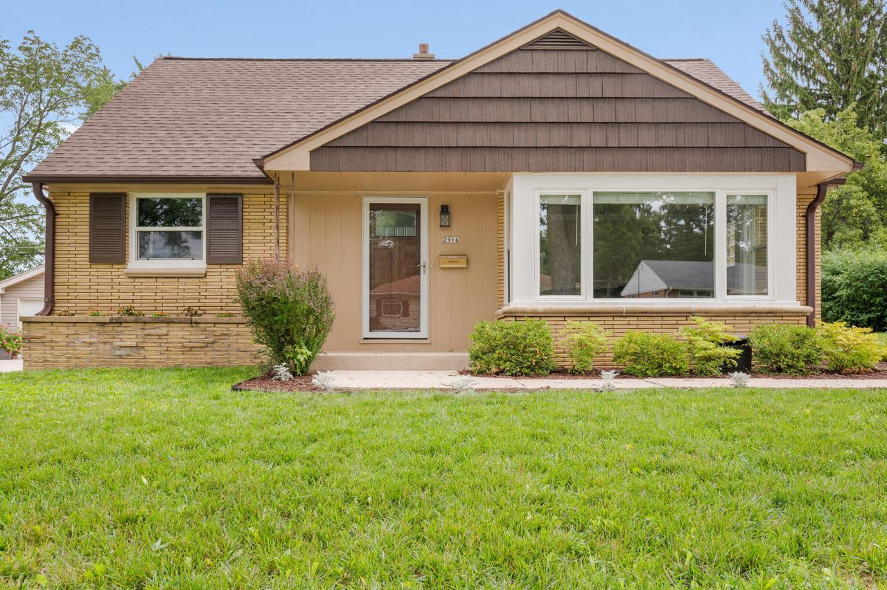 2916 S 104th St, West Allis, WI 53227