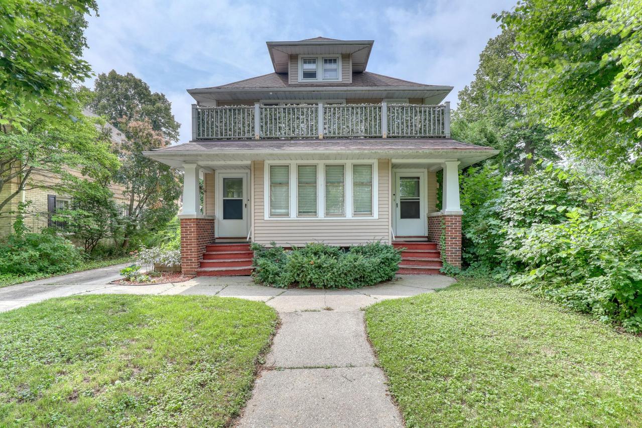2013 E Wood Pl #2015, Shorewood, WI 53211